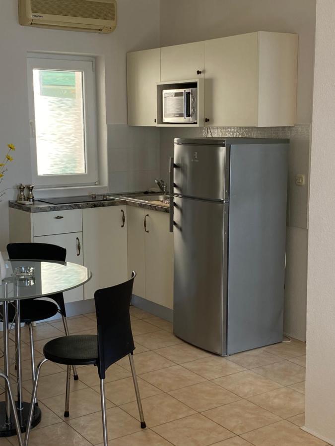 Villa Leo Beach Apartment Podgora Bagian luar foto