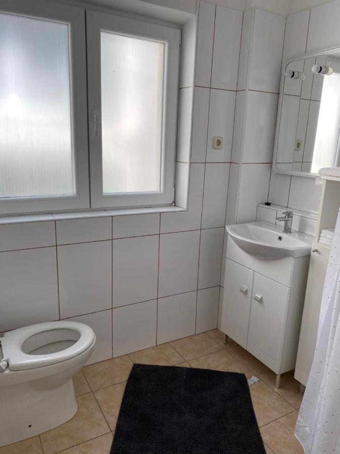 Villa Leo Beach Apartment Podgora Bagian luar foto